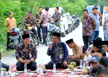 WAGUB SANI TANAM PADI BERSAMA KELOMPOK TANI DESA PASAR PELAWAN