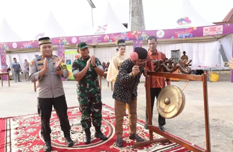 Didampingi Kapolres Dan Dandim, Bupati Buka Bazar Ekraf Ramadhan