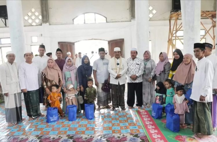 Kadis Kesehatan Dampingi Bupati Tanjab Barat Safari Jum’at Di Masjid Baitul Makmur Sungai Haji