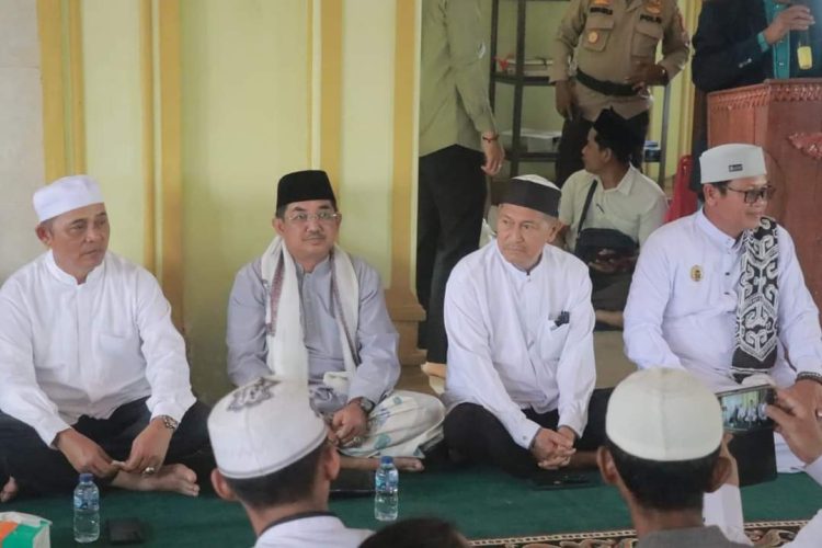 Bupati H. Anwar Sadat Hadiri Haul Ke-87 Tuan Guru Sapat