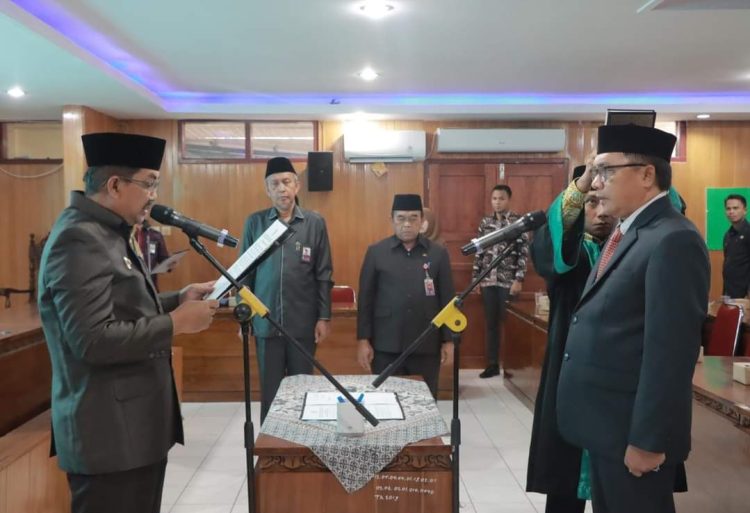 Bupati Tanjab Barat Lantik H. Dahlan, S.Sos, MM Sebagai PJ Sekda