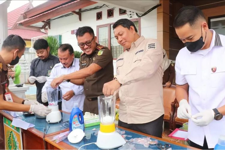 Wabup Tanjab Barat Hadiri Pemusnahan Barang Bukti Di Kejari Kuala Tungkal