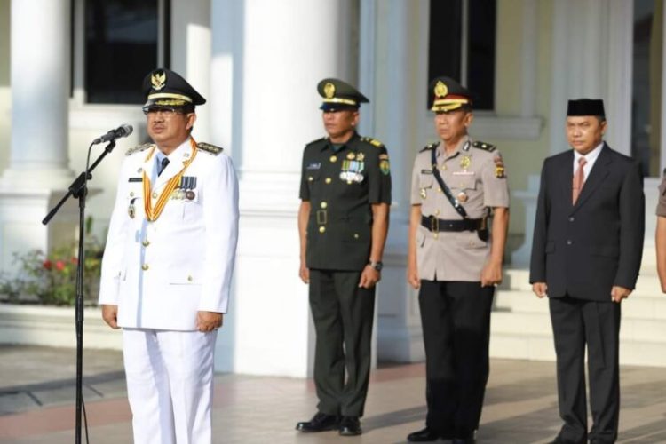Bupati Tanjab Barat Pimpin Upacara Peringatan Hari Otda 2024