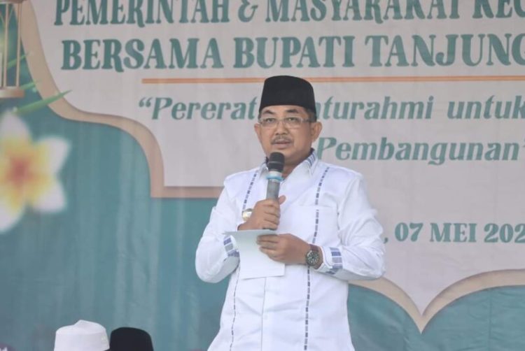 Bupati Tanjab Barat Akan Naikan Gaji Aparat Desa