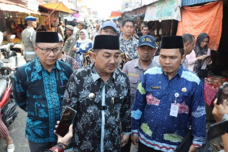 Pastikan Stabilitas Harga Bahan Pokok Jelang Idul Adha, Bupati Tinjau Pasar Tangga Raja