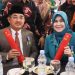 Dedikasi dalam Pembangunan Keluarga, Bupati Tanjabbar dan Istri Terima Manggala Karya Kencana