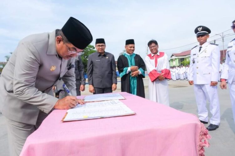 Anwar Sadat Kukuhkan Perpanjangan Masa Jabatan Kepala Desa Se-Tanjab Barat