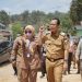 Bupati Muaro Jambi Tinjau Jembatan Rusak di Desa Suko Awin Jaya, Perintahkan Perbaikan Segera