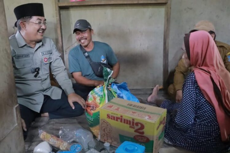 Bupati Anwar Sadat Ulurkan Bantuan untuk Warga Penderita Penyakit Autoimun