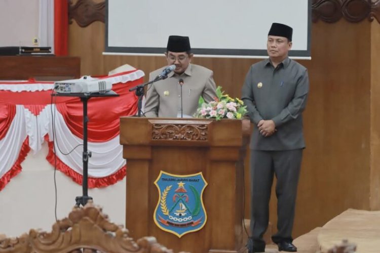 Bupati Tanjab Barat Sampaikan Visi Pembangunan 2025–2030 di DPRD