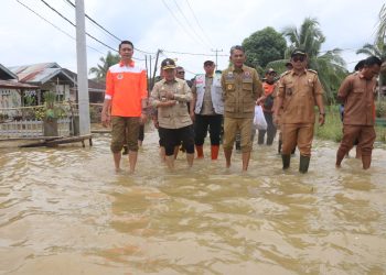 Gubernur Al Haris Pastikan Kebutuhan Korban Banjir Terpenuhi