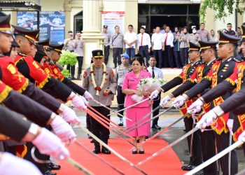 Disambut Irjen Pol Rusdi Hartono, Kapolda Jambi Irjen Pol Krisno H Siregar Turut Disambut Pedang Pora Hingga Seloko Adat