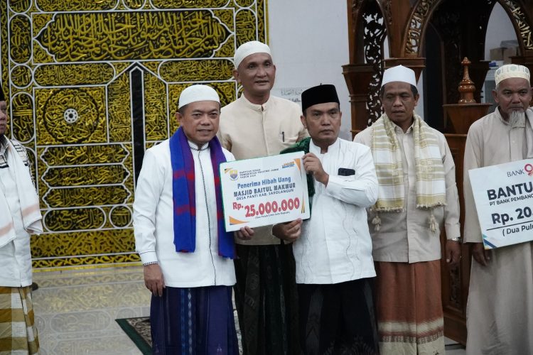 Safari Ramadhan 1446 H di Sarolangun: Gubernur Al Haris Berikan 1 Tiket Umroh untuk Warga