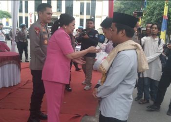 Polda Jambi Salurkan 2300 Paket Sembako,Saat  Bazar Ramadhan Polri Presisi Dan Baksos Bhayangkari 2025