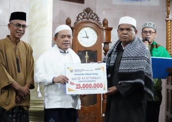 Gubernur Al Haris Serahkan Bantuan untuk Pembangunan Masjid di Jangkat 