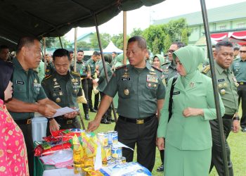 Bantu ringankan kebutuhan warga jelang Lebaran Idul Fitri 1446 Hijriah Korem 042/Gapu gelar Bazar Murah TNI