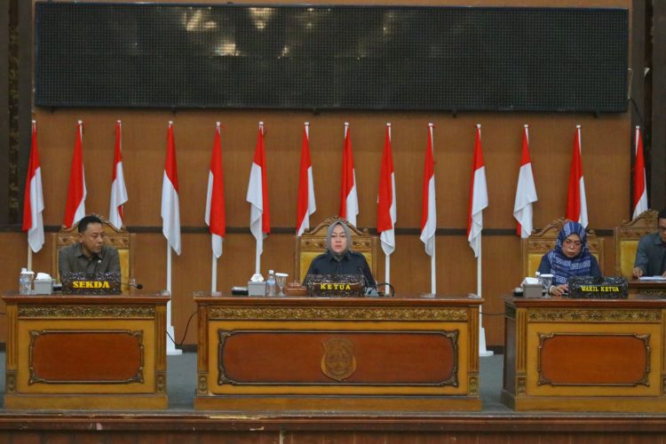 Eksekutif Tanggapi Pandangan Umum Fraksi DPRD Tanjab Timur atas Nota Pengantar LKPJ 2024