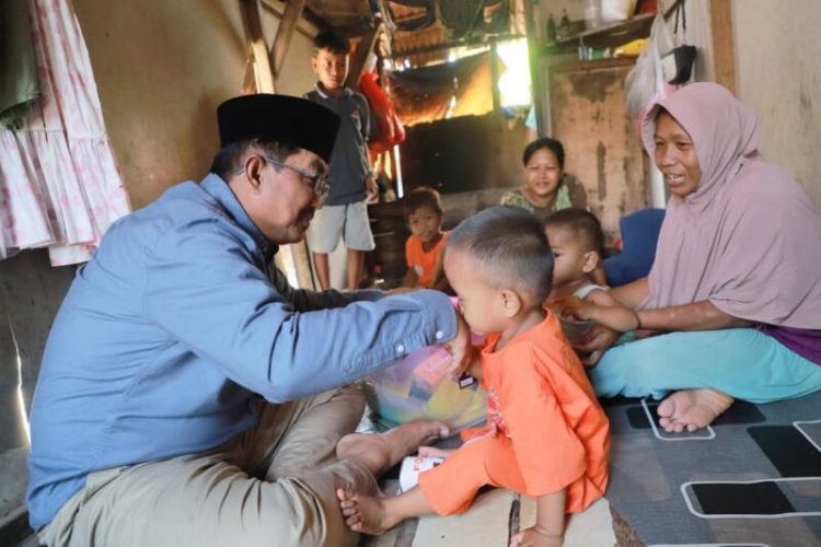Tersentuh Nasib Warga, Bupati Anwar Sadat Bantu Janda Lima Anak Miliki Hunian Layak