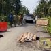 Peduli Infrastruktur, Bupati Tanjab Barat Tinjau Jalan Rusak Ditemani Kadis PUPR