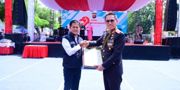 Hari Bhayangkara ke 79, Kapolda Jambi Irjen Pol Krisno H Siregar Terima Penghargaan dari Ketua PWI Kota Jambi