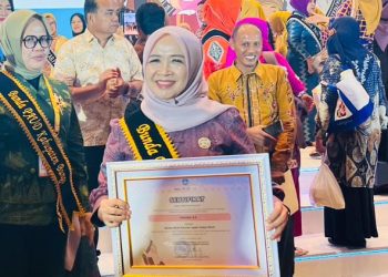 Hj. Hesti Haris Raih Penghargaan Nasional sebagai Bunda PAUD Peduli PAUD 2025