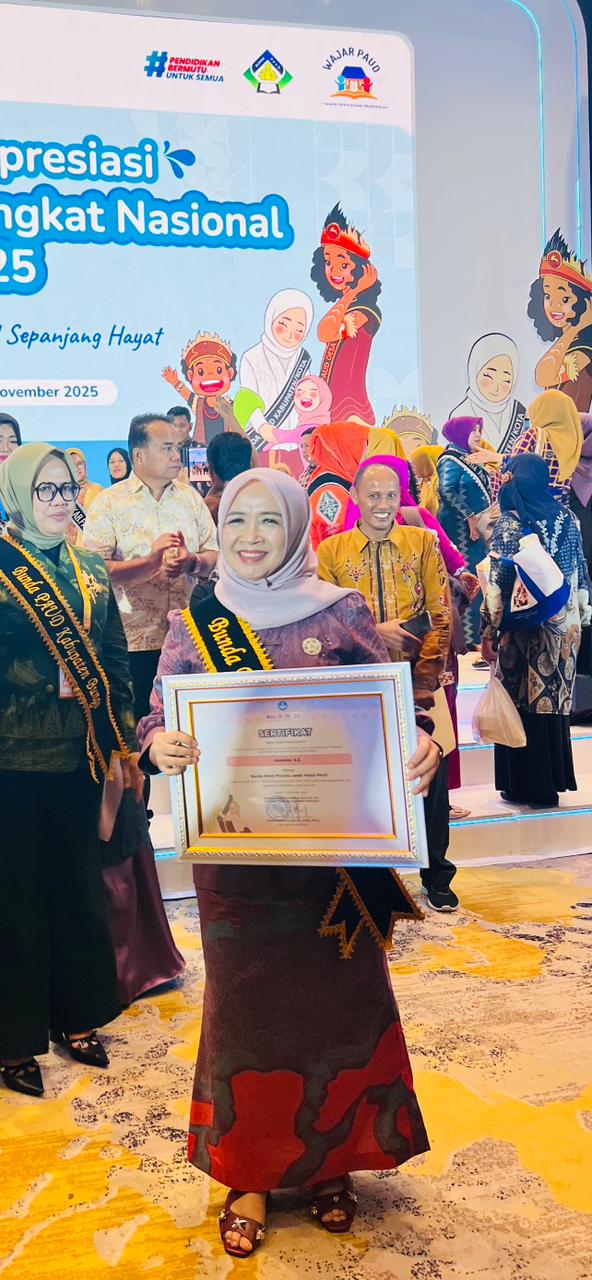 Hj. Hesti Haris Raih Penghargaan Nasional sebagai Bunda PAUD Peduli PAUD 2025