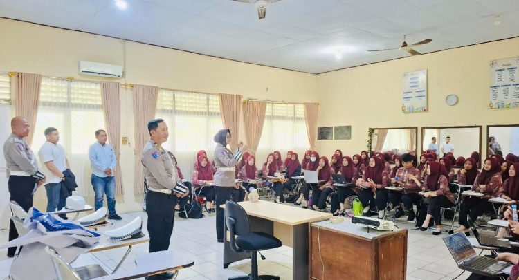 Satgas Preemtif OPS Zebra Siginjai 2025 Ditlantas Polda Jambi Gelar Police Goes to Campus di Poltekkes Jambi