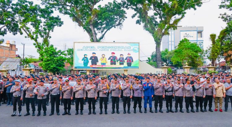 Pimpin Pengukuhan Keluarga Asuh Polda Jambi, Irjen Pol Krisno Siregar : Bersatu, Berbagi dan Bahagia